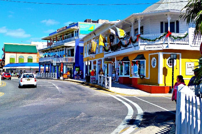 Las Islas Caimán no tienen impuestos sobre la renta ni sobre la propiedad