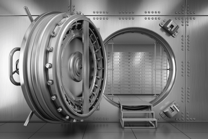 Can I still use US banks if I renounce my citizenship?
