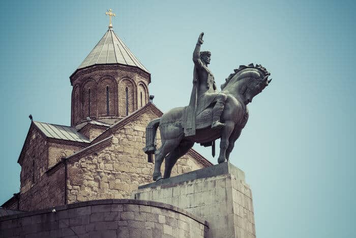 Monument statue of a leader