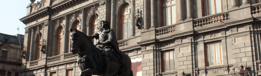 NOMAD GUIDE TO LIVING IN MEXICO CITY