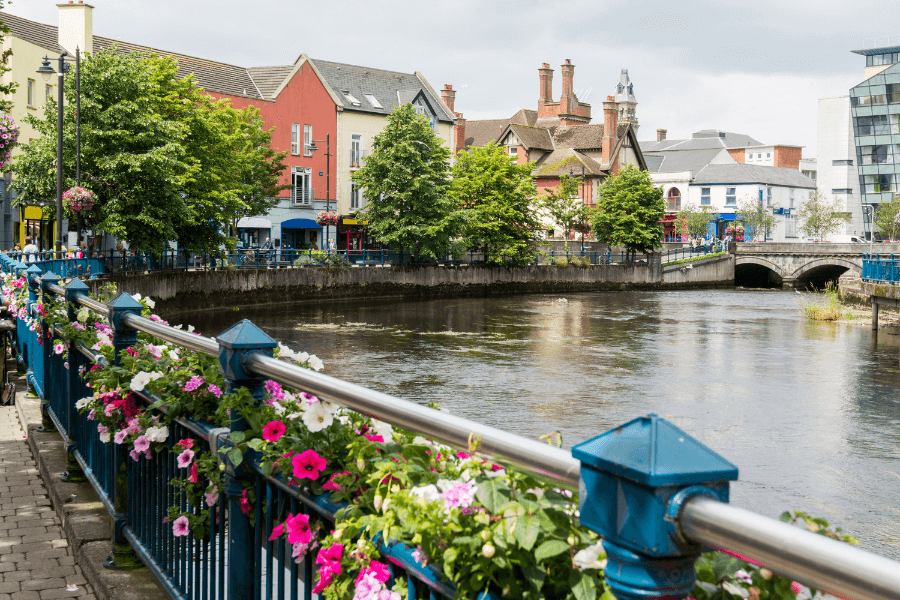 Who Qualifies for Irish Citizenship by Descent?