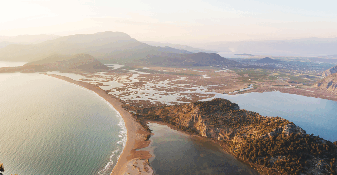 The Best Countries for Investing in the Middle East 2025